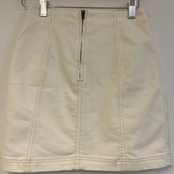 Free People Modern Femme Mini Skirt White Denim size 2 OFF White - Picture 8 of 10